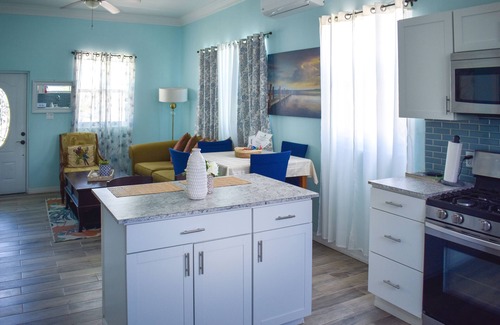 Marsh Harbour Apartment | Paradise Pines Villa: Parrot. (with back up generator)