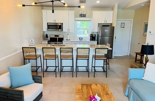 Wheeland Settlement Condo | Paradise Point Ocean and Pool View 2 king beds