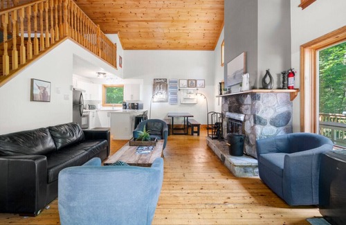 Minden Hills Ski Chalet | Paradise Retreat * Wilderness * Sauna * Hot Tub *
