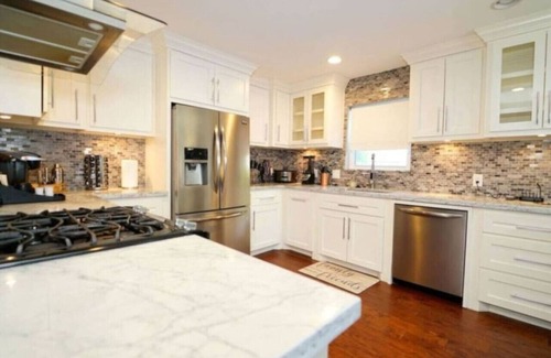 Houston House | Paradise Retreat: Heated Pool, Jacuzzi & 75” TV