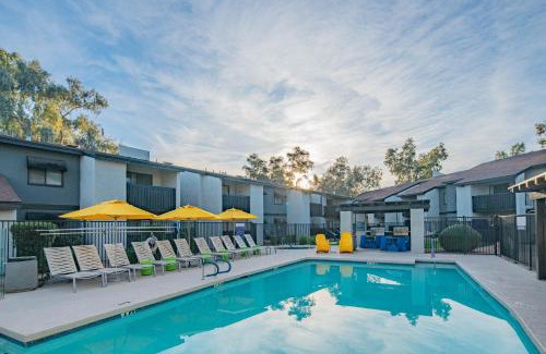 Paradise Valley Village Apartment | Paradise Valley Village-Walk-Dine-Shop-Golf- C254