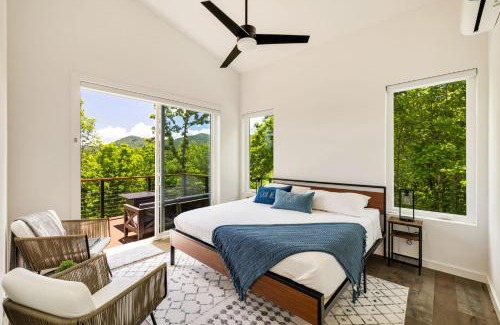 Young Harris House | Paradise View Pool, Firepit, Hammock Dogs