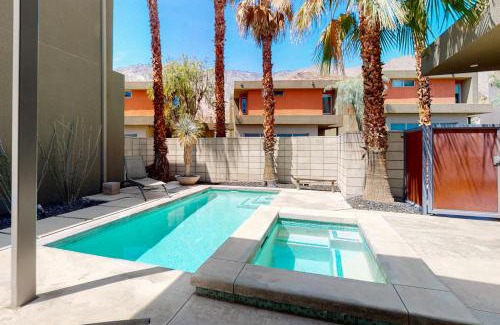 Canyon Corridor Apartment | Paradise Views Townhome
