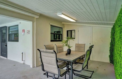 Driftwood Villa | Paradise Villa with Pool, Trampoline and BBQ