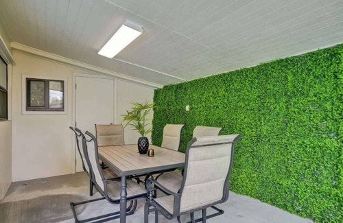 Driftwood Villa | Paradise Villa with Pool, Trampoline and BBQ