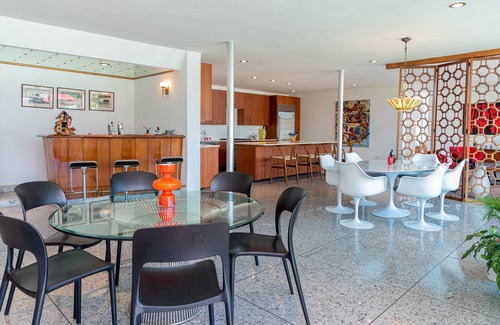 Plaza de la Revolucion Bed & Breakfast | Paraiso Mid-Century