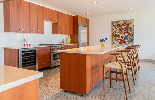 Plaza de la Revolucion Bed & Breakfast | Paraiso Mid-Century