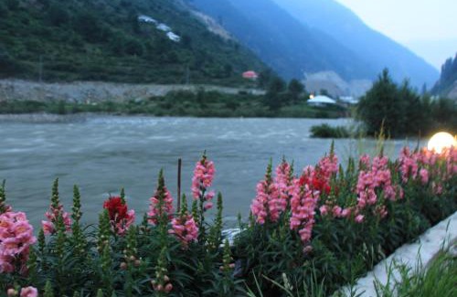 Azad Kashmir Hotel | Parhena Cottages Bella Naran