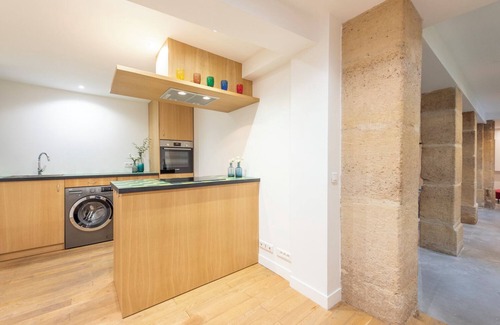 Quartier de la Folie-Mericourt Apartment | Paridily Circus, 2BR/2BA, 6 people