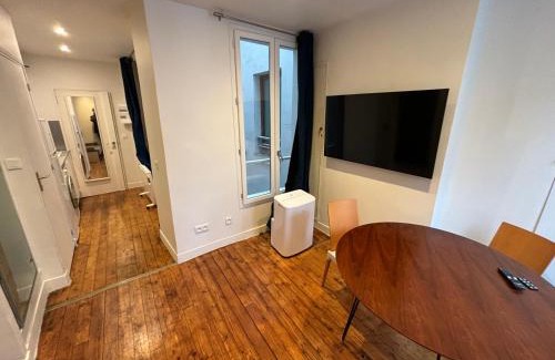 Porte-Saint-Martin Apartment | Paris Hittorf