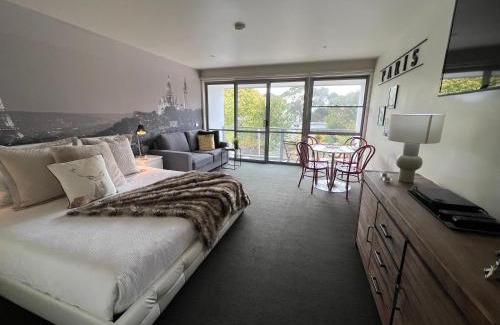 Lorne Apartment | Paris Lorne