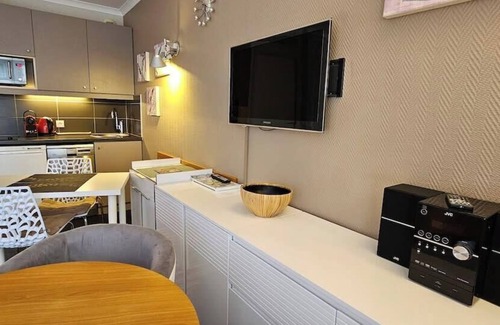 Issy-les-Moulineaux Apartment | Paris Porte de Versailles Cosy Lodge 1 Appart hôtel parking, wifi 4 pers