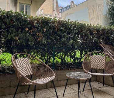 Passy Apartment | Paris Tour Eiffel