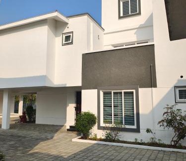 Krishna Karanai House | Paris villas