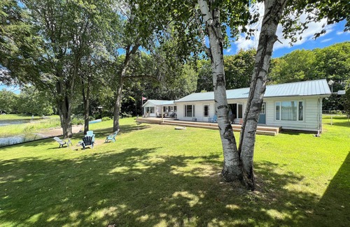 Tweed Cottage | Parisi's Paradise - Trophy Muskie Fishing on Stoco Lake!