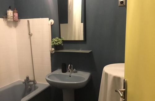 Cite Paul Eluard Apartment | Parisian dorm shared room [ Just for sleep daily from 20h to 10h ]