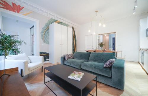 Quartier du Faubourg-Montmartre Apartment | Parisuites Central Grands boulevards Design Folies Bergères