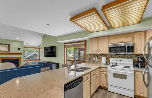 North Park City Condo | Park City Condo | Walk to Ski + Shared Hot Tub