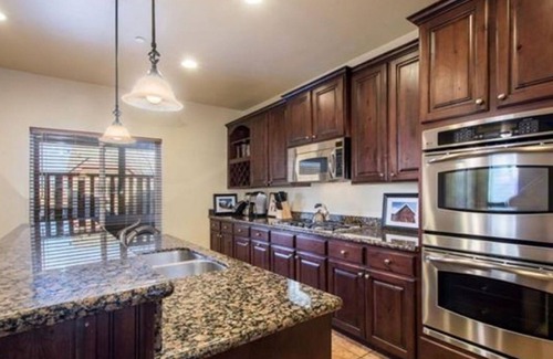 Bear Hollow Village Condo | Park City Ski House, 3 Mins From Park City Resort with Private Hot Tub