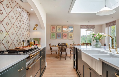 Wymondham House | Park Farmhouse - Seven Bedroom House, Sleeps 14