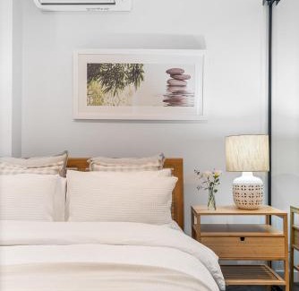 Caulfield North Apartment | Park Life! Elegant & Sun-Filled 2 Bed 2 Bath Home in Caulfield North