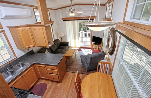 Centre Hall Cabin | Park Model 35 w/3 Beds