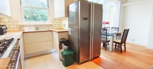 North Acton Villa | Park View Garden