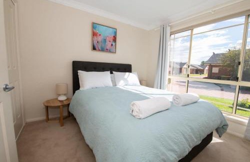 Orange East House | Park Villa - Near CBD, Spacious, Ideal for Work