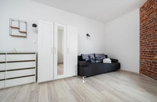 Lodz Apartment | Park Zrodliska Comfort Studio by BookingHost