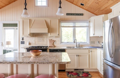 Oxford House | Parker Lake House with Outdoor Hot Tub with Lake View