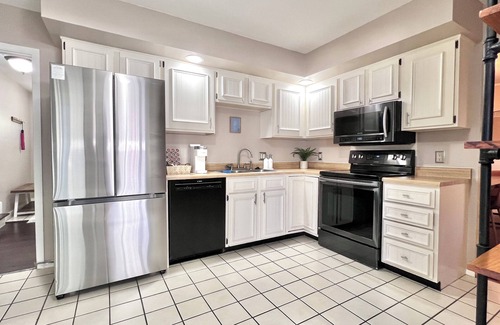 Champaign House | Parkside home close to campus - 3 BD 2 BA