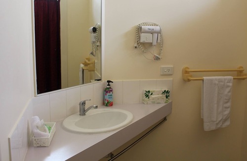 Ayr Hotel | Parkside Motel
