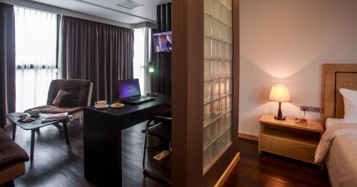 Hai Ba Trung Hotel | Parkside Sunline Hotel