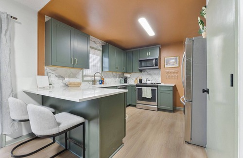 Fort Wayne House | Parkview Pearl | 5 BR Garage | W/D Extended Stays