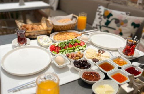 Ayvalik Hotel | PARLA KÜÇÜKKÖY