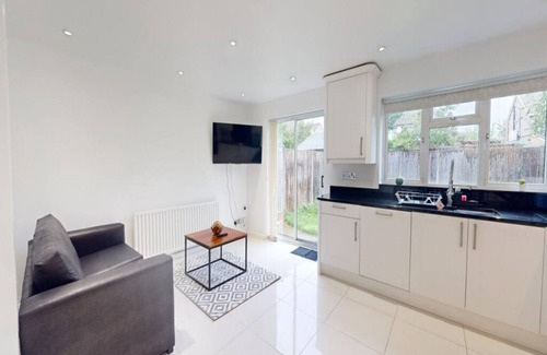 Langley Marish Apartment | Parlaunt House - 3 bedroom with FREE Parking