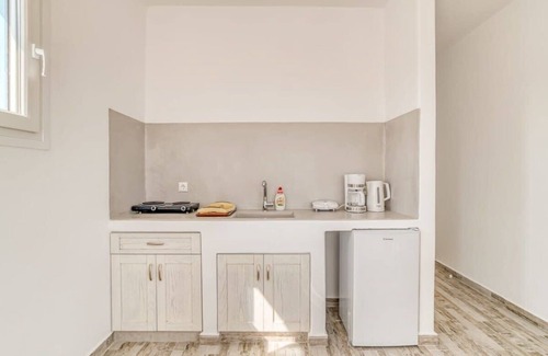 Aliki Apartment | Paros Seaside Splendor - Apollo's Poolside Retreat