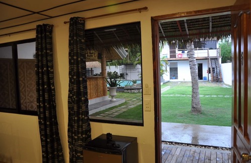 Basdiot Cottage | Parrot Resort Family Room - Moalboal
