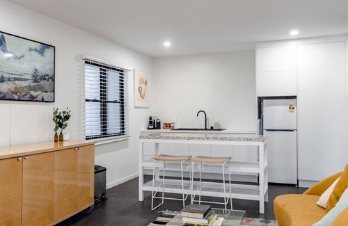 Bundaberg North Apartment | Parrots Nest - 1 Bedroom Apartment
