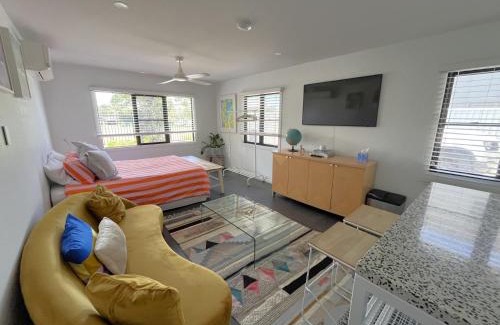 Bundaberg North Apartment | Parrots Nest - 2 Bedroom