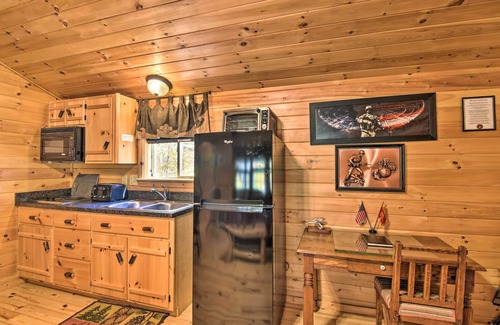 St George Cabin | Parsons ‘Semper Fi’ Cabin w/Fire Pit!