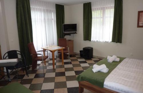Hegyko Bed & Breakfast | Party Panzió Hegykő