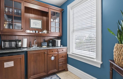 Springfield Hotel | Pasfield House - Historic Mansion: Capital Suite