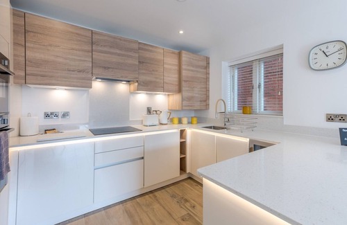 Shrewsbury Apartment | Pass the Keys | 1 bed Albury Contemporary Apartment with Secure Parking