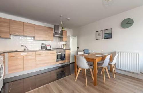 Greenwich West Apartment | Pass the Keys 2-Bed 2-Bath Flat 1 min Greenwich Station DLR