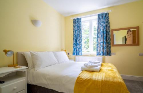 Cirencester House | Pass the Keys 4 Bed Victorian Home Courtyard Parking
