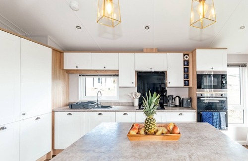 Cannards Grave House | Pass the Keys | Avalon Lodge - Shepton Mallet