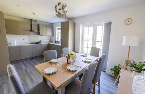 Saunderton House | Pass the Keys | Bright & Spacious Chilterns Hideaway