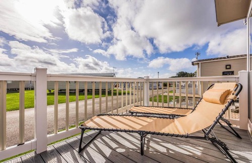Chichester House | Pass the Keys Charming Chalet at Lakeside Park