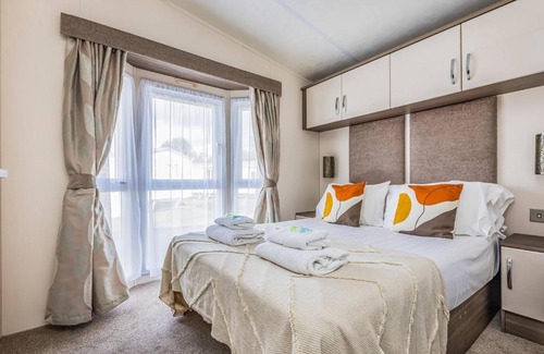 Chichester House | Pass the Keys Charming Chalet at Lakeside Park
